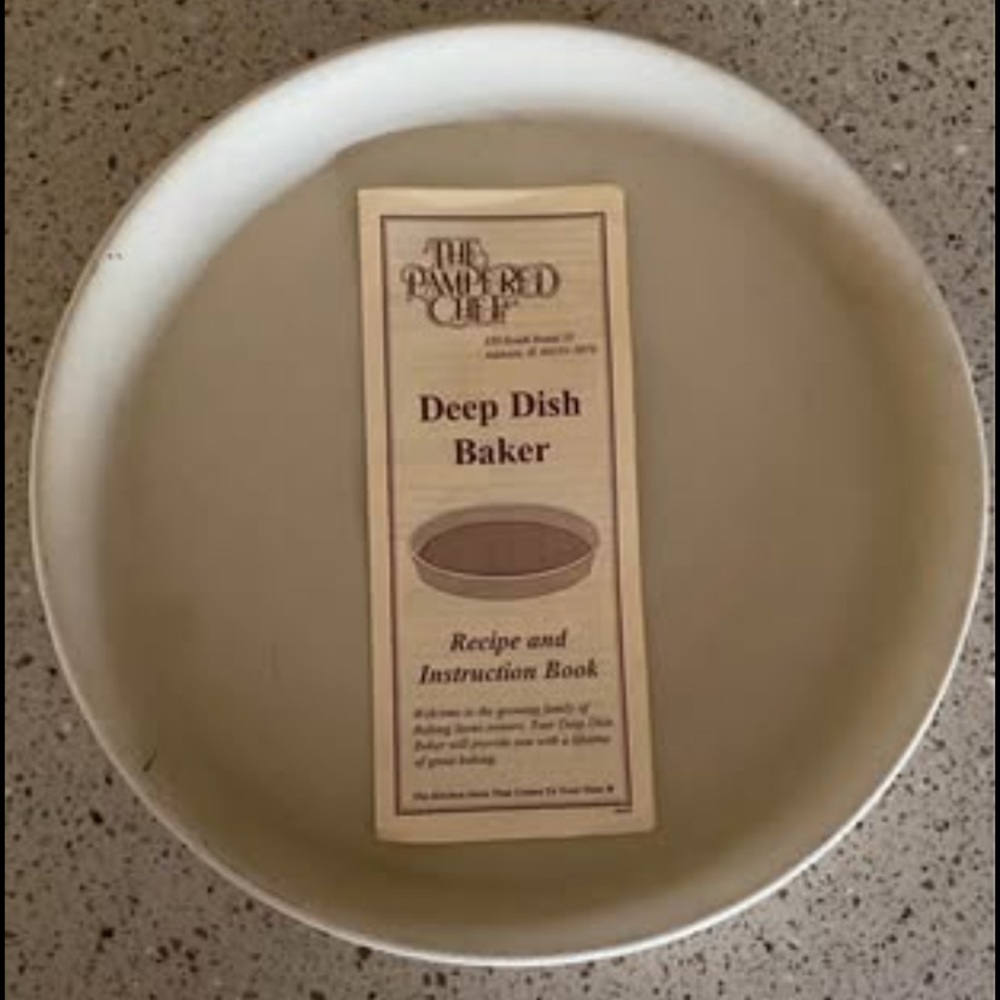Pampered Chef Deep Dish Baker / Casserole Baking Dish